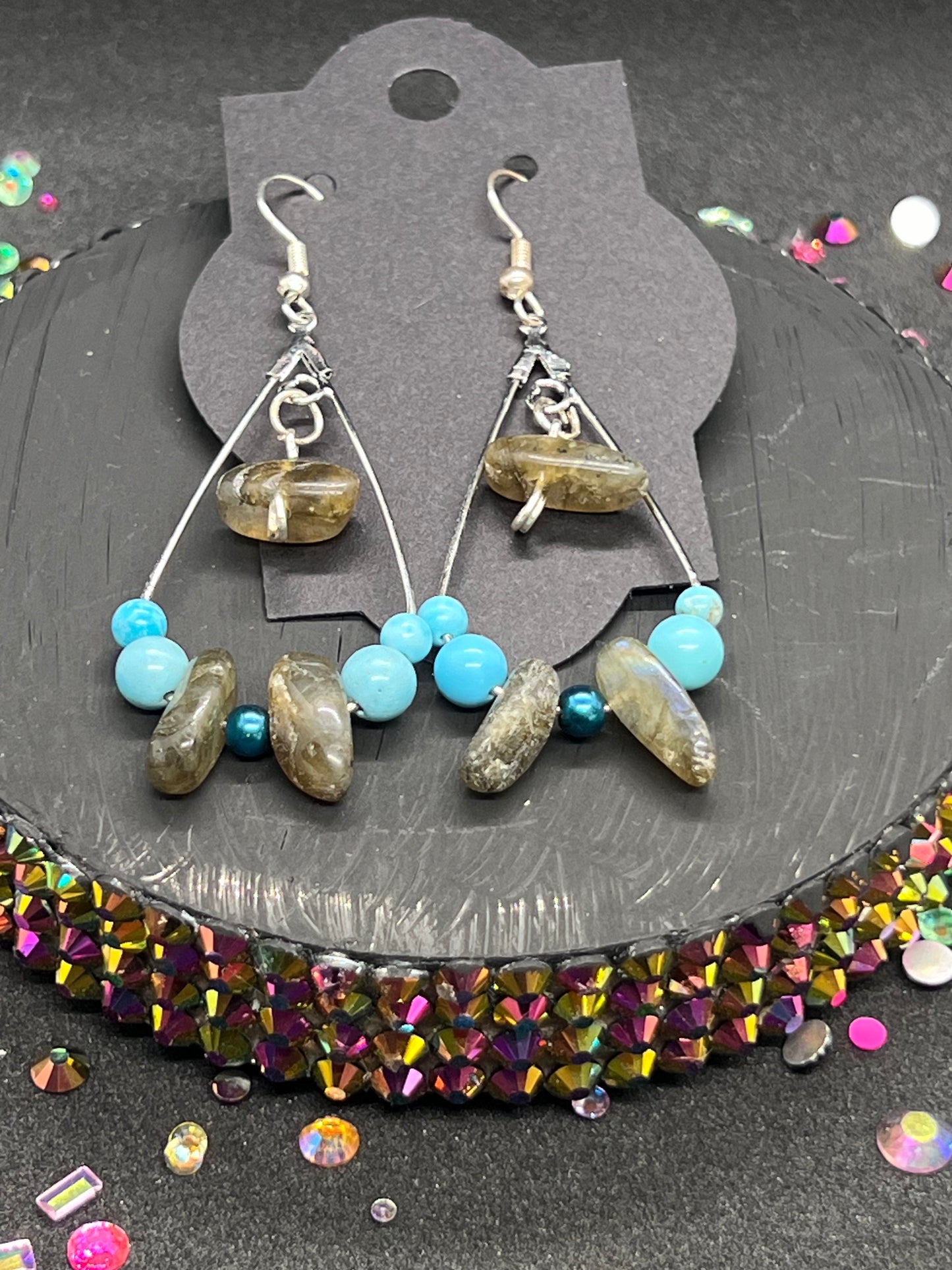 Citrine and howlite